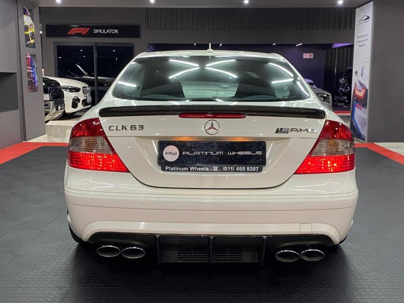 BoitumeloCaleb's tweet photo. R2 695 000
2008 Mercedes-Benz CLK CLK63 AMG Black Series
1 of 40 White CLK63 AMG Black Series worldwide, Track-Focused Upgrades, Stiffer Suspension and Wider Tires, Lightweight Composite Bucket Seats.
6.2L V8 engine
354kW &amp; 630Nm of torque
(40 000 km). https://t.co/vvWR9816QV