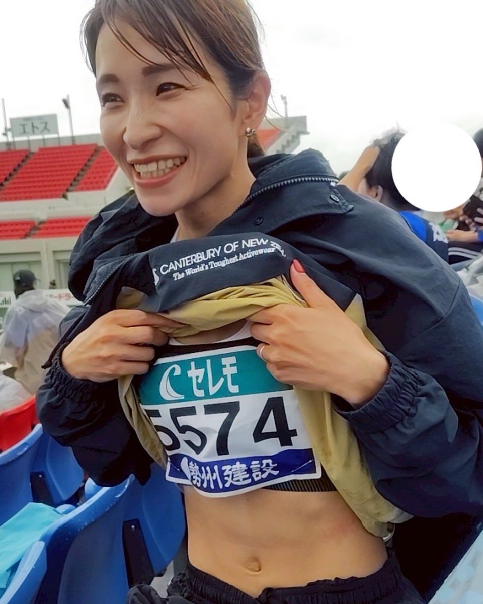 tnzkhtm1108's tweet photo. 先週、たまたま同じ敷地内でリーグワンの準々決勝と陸上の記録会があったので
100m1次レース
　↓
ラグビー観戦
　↓
100m2次レース
と、大好きな陸上もラグビーも楽しめた最高な日だった！
さらに、2次レースでは3年ぶりの100mPBが出て、ハッピーすぎる1日に😭💖
まだまだ他も更新できそう！ https://t.co/tCCh7EVSNw