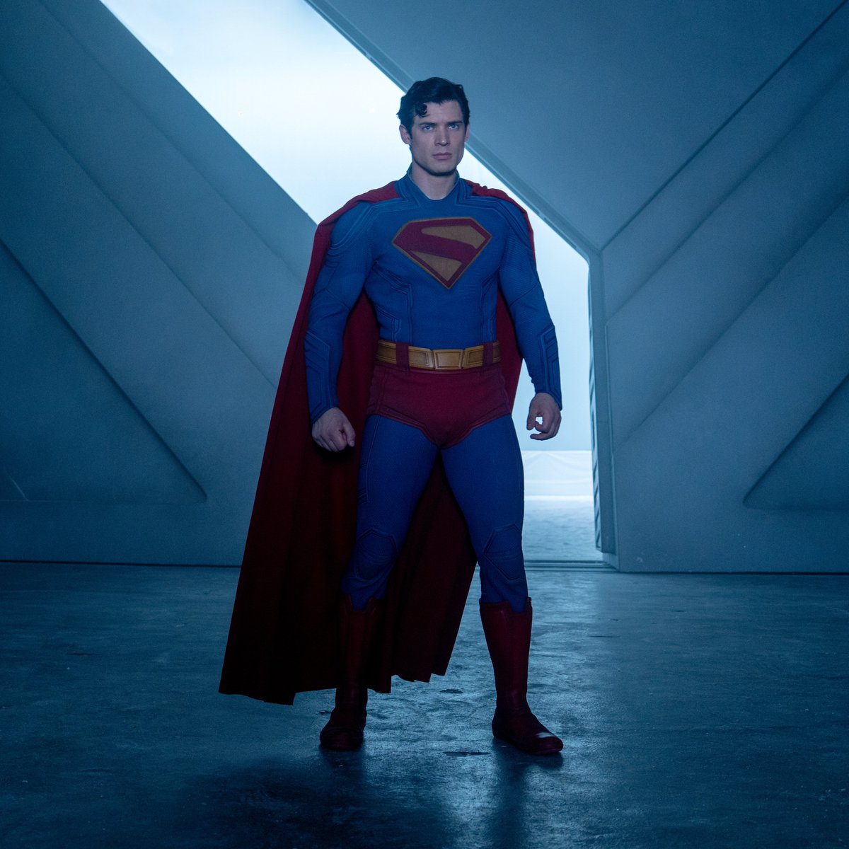 DCUBrief's tweet photo. 4K look at the Superman suit! https://t.co/cyEm3WkVIU