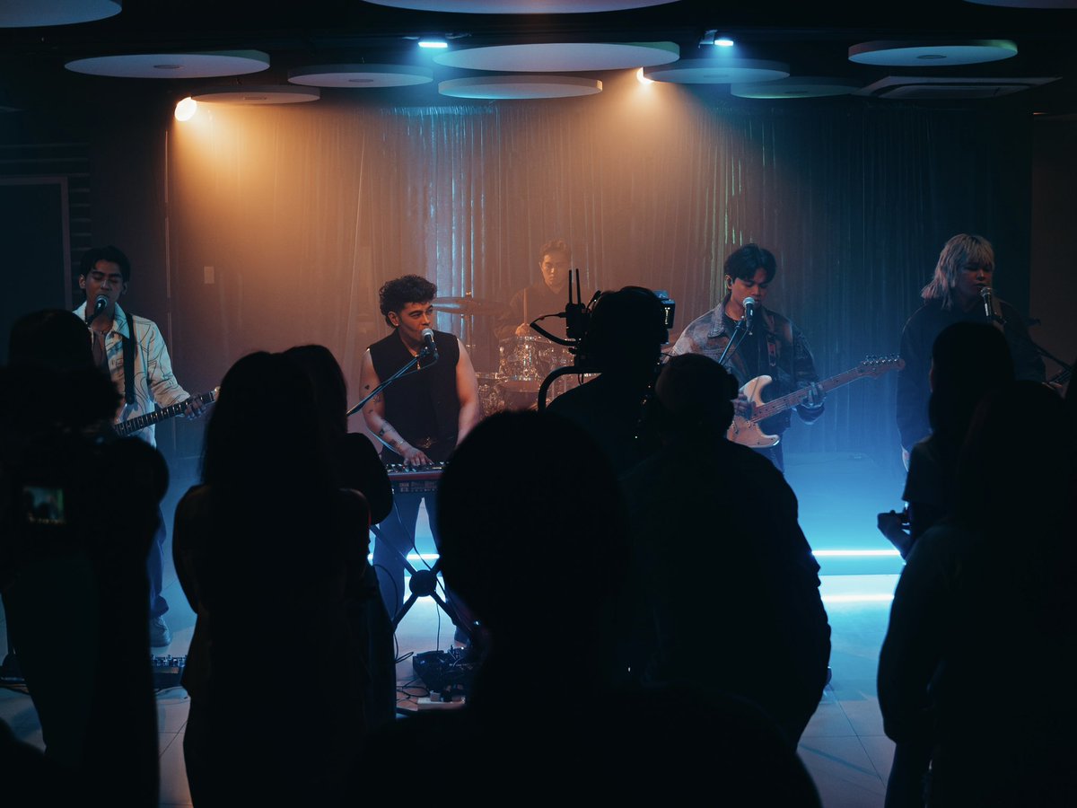 TheJuans_BAND's tweet photo. IN PHOTOS: Behind the scenes on the set of the short film ‘𝗔𝗡𝗢 𝗕𝗔 𝗧𝗔𝗟𝗔𝗚𝗔 𝗧𝗔𝗬𝗢’!

Watch it on our YT!
🔗https://t.co/sHBfOD5bPJ

#TheJuansABTTSongFilm #TheJuans https://t.co/C1lNGhbTs6