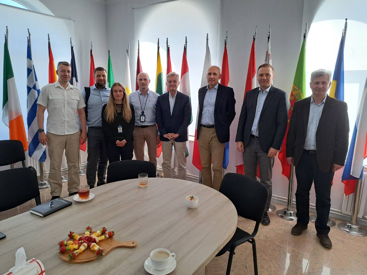 European Union Mission in Armenia (@eumarmenia) on Twitter photo On May 21, #EUMA Deputy Head Marek Kuberski welcomed Mr. Marek Prawda, Undersecretary of State <a href="/PolandMFA/">Ministry of Foreign Affairs 🇵🇱</a> , and his delegation. EUMA’s mandate and key activities were presented, with the visit reaffirming Poland’s strong support for the mission. On May 21, #EUMA Deputy Head Marek Kuberski welcomed Mr. Marek Prawda, Undersecretary of State <a href="/PolandMFA/">Ministry of Foreign Affairs 🇵🇱</a> , and his delegation. EUMA’s mandate and key activities were presented, with the visit reaffirming Poland’s strong support for the mission.