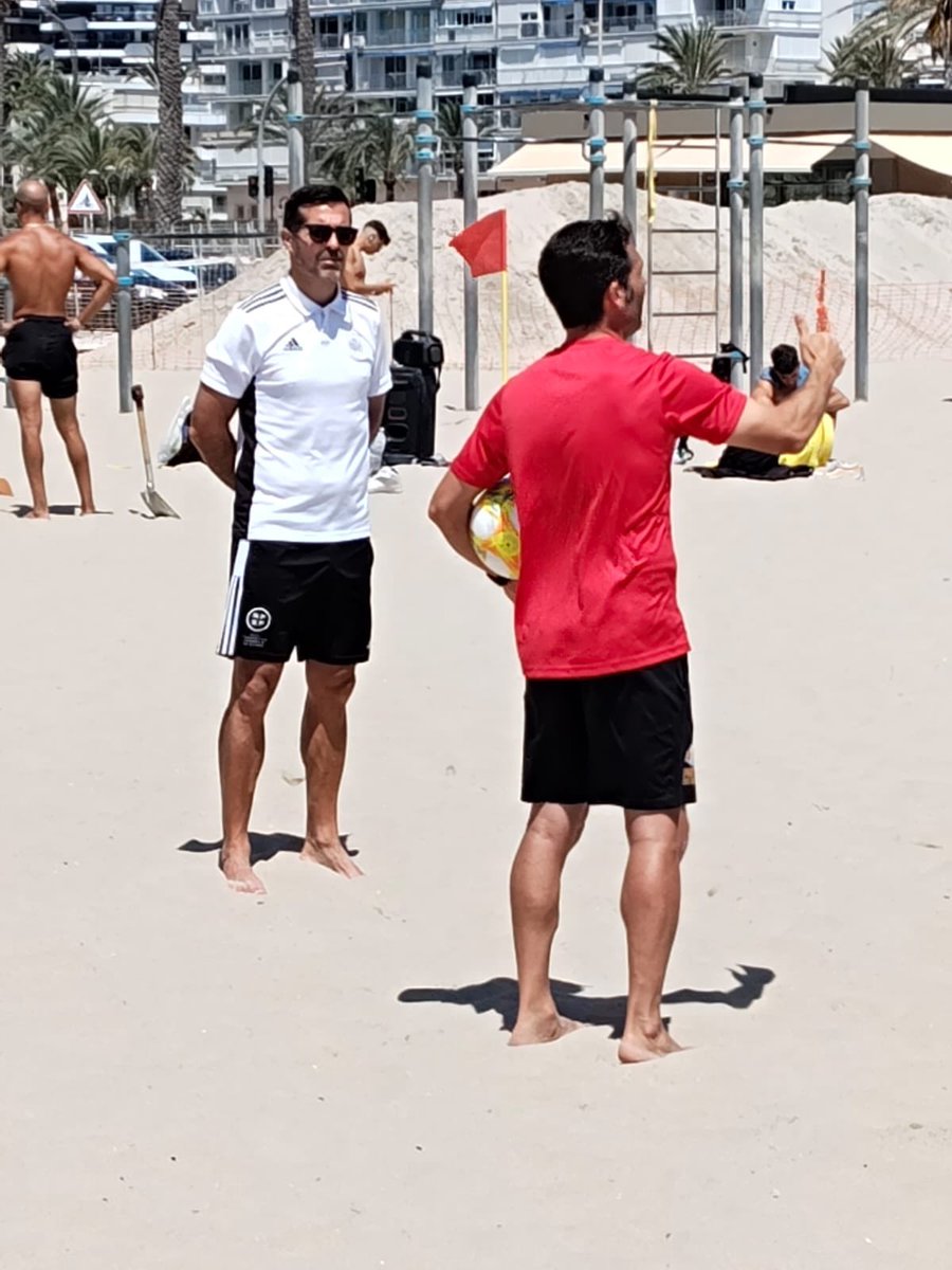 FUTBOL PLATJA |

😎Disfrutando del Curso de entrenador de fútbol playa Nacional B en Alicante que ofrece la FFCV

🤩Gracias a Cristian Méndez, seleccionador nacional de fútbol playa, que vino a dar una clases

#somfutbol