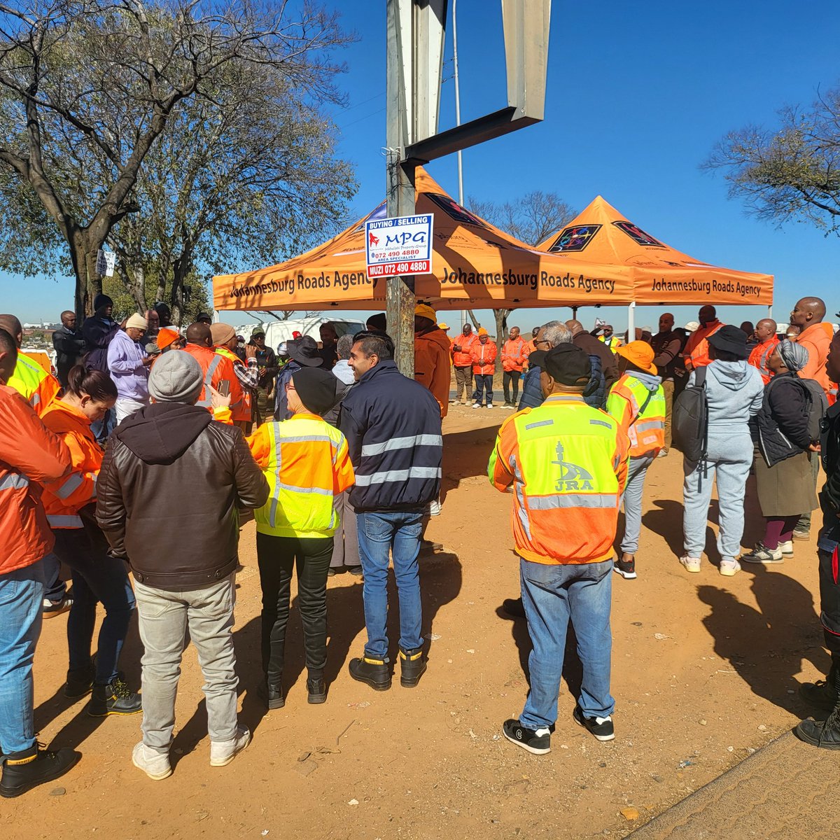 #OperationLokisa
[Underway] MMC for Transport Cllr <a href="/MMCKennyKunene/">Office of the MMC: Transport</a> and the JRA CEO Mr Zweli Nyathi are launching #OperationRestore in Rabie Ridge, Region A.

For two weeks starting today, JRA maintenance teams will be tackling critical road defects in Wards 80, 110, 132, &amp; 112.