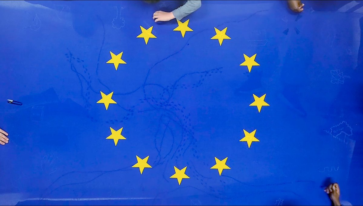 À la <a href="/BiennaleDesign/">Biennale Internationale Design de Saint-Étienne</a> de Saint-Etienne aujourd'hui. 
Pavillon maritime européen du Navire Avenir brodé, ornementé, embelli, augmenté par <a href="/wecamefrom1/">we came from</a> et mille autre mains. 
#navireavenir
#noussommeslerivage