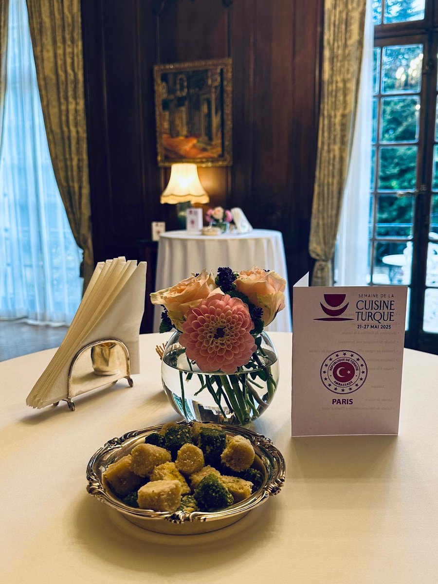 TC_ParisBE's tweet image. Les Classiques de la Cuisine Turque…
Dans le cadre de la quatrième édition de la Semaine de la Cuisine Turque, nous avons eu le plaisir de présenter des saveurs du patrimoine culinaire turc, suite à un récital de piano par Madame Nazlı Hacıalioğlu.
#TurkishCuisineWeek