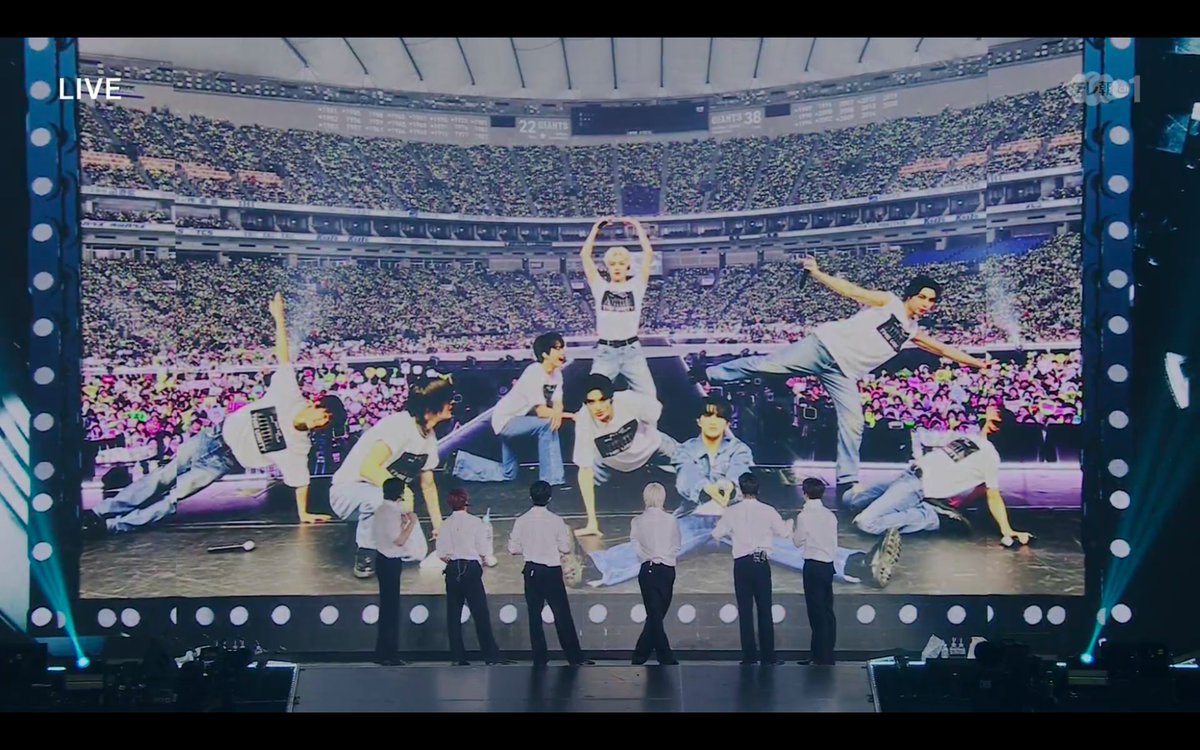 this angle is making me cry 😭😭😭😭😭😭 oh my 127