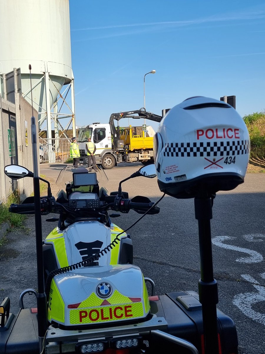 A good mornings work with DVS today at La Collette.  100+ vehicles called in, 25 varying positive results from Prohibition, Parish hall, words of advice.  Enough of the town, back off out west for some 🌞 ☀️