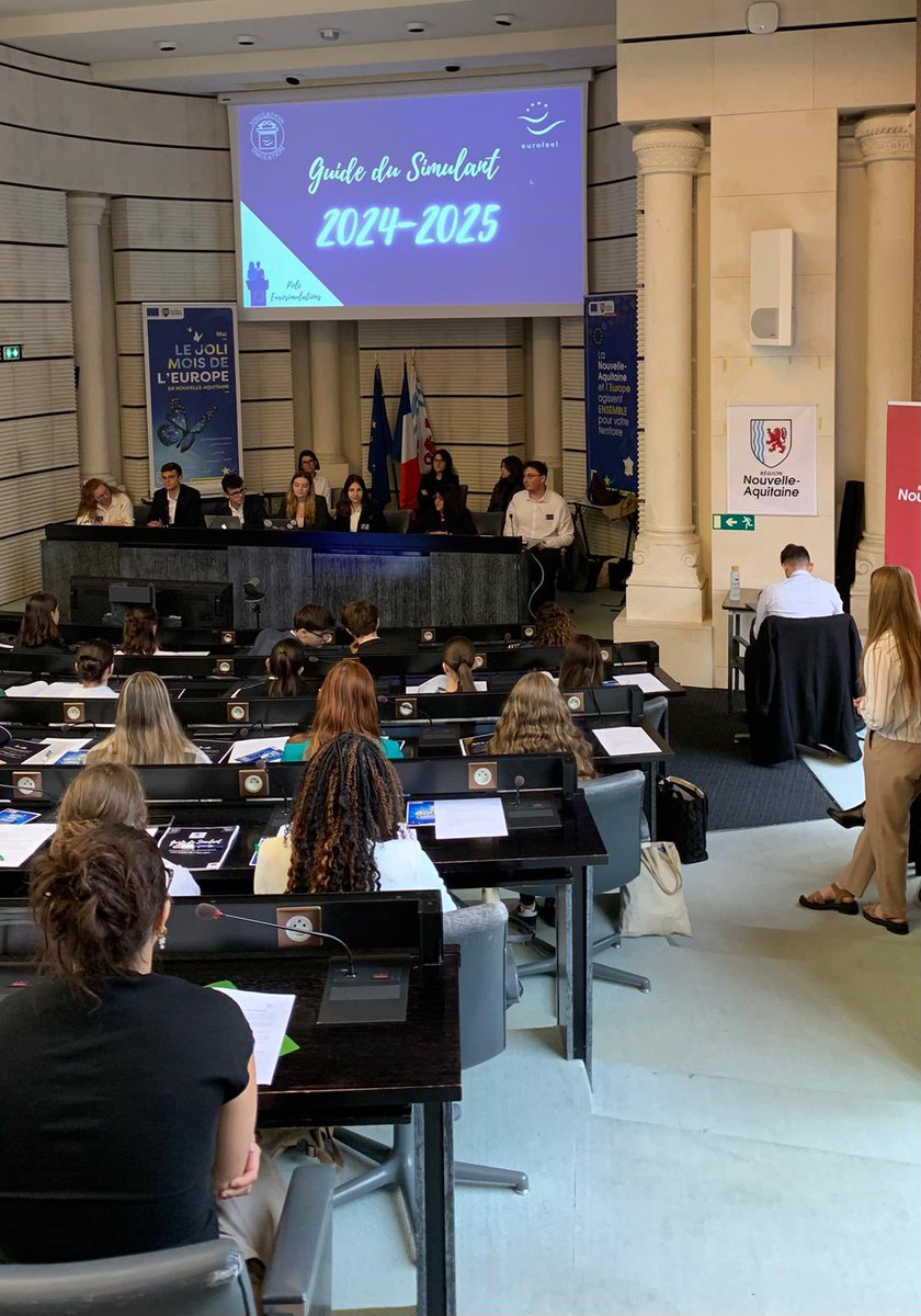 Aujourd’hui à Poitiers, des lycéens deviennent eurodéputés d’un jour 🇪🇺
Objectif : comprendre le rôle du Parlement européen, seule institution élue par les citoyens.
Au programme : débats sur bien-être animal, déchets, élections, gouvernance… comme à Strasbourg !