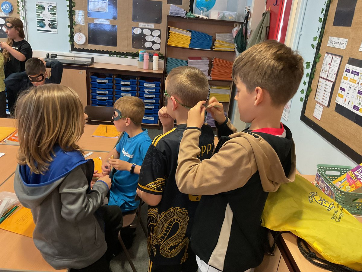 Great teamwork preparing for the parade 👍