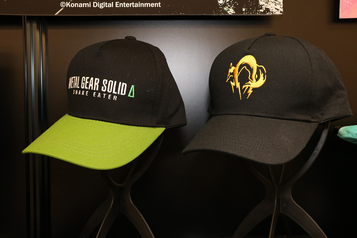 プライズ景品に「METAL GEAR SOLID Δ: SNAKE EATER ロゴキャップ」が