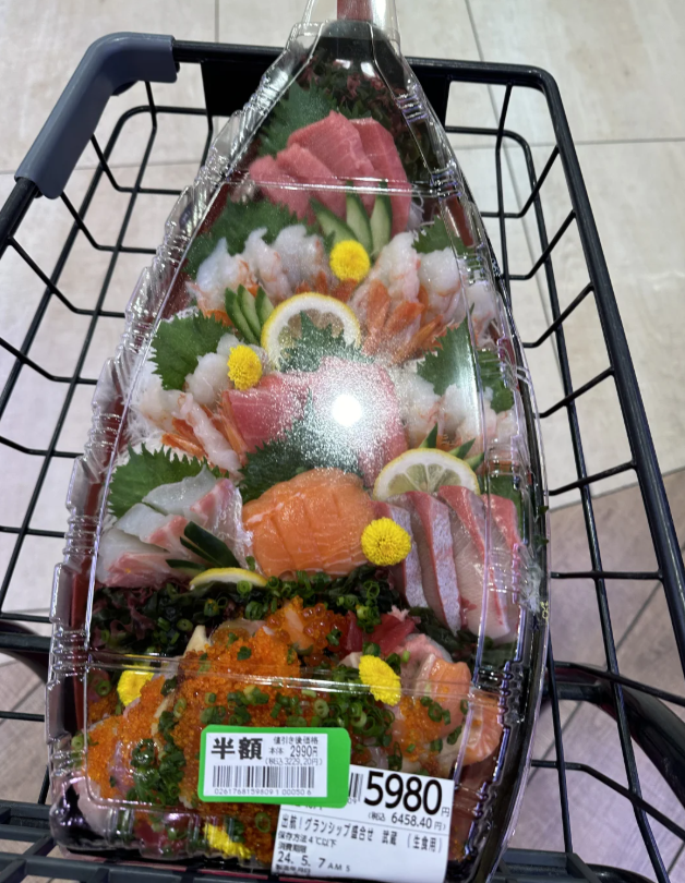 SimreSimre97's tweet image. おいしいものは、人の心を癒してくれます。忙しい人生、本当に温かいのは、一杯の人間花火です。