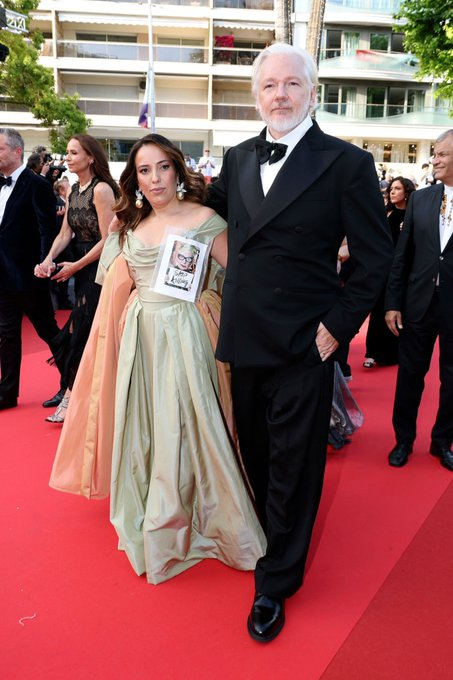 <a href="/PeterCronau/">Peter Cronau</a> Not a word about Julian Assange in Cannes on @sbsnews 6:30pm TV tonight. Nor on <a href="/abcnews/">ABC News</a> 7pm TV news. Shameful! 

Maybe he should have gone to #Eurovision instead?