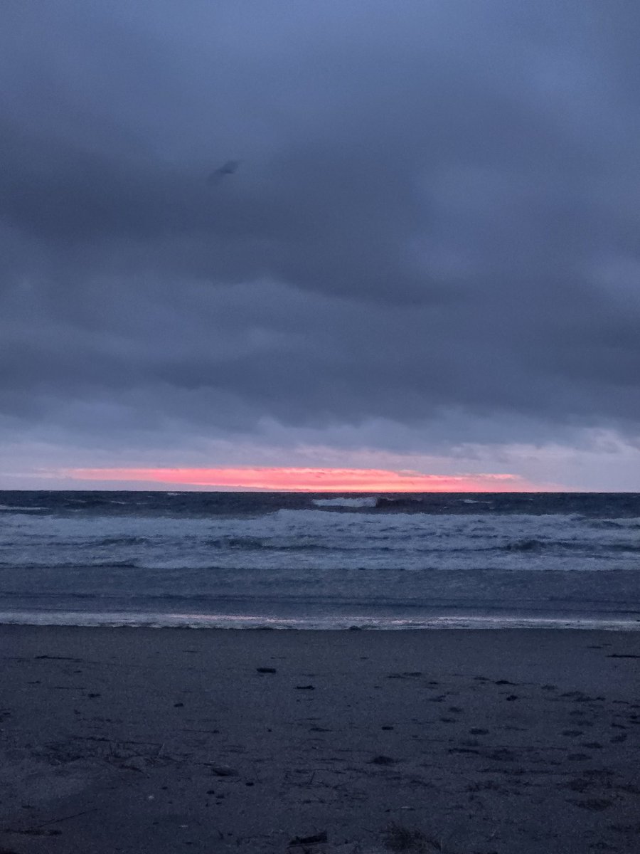 LannerMichelle's tweet photo. @WCVB hello from Hull! ....Calm before the storm https://t.co/hMzq7BmWUp