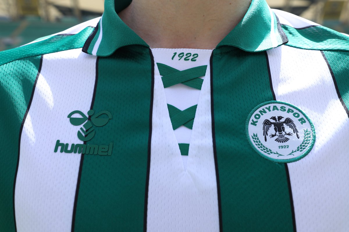 Geçmişten bugüne uzanan yeşil beyaz bir hikâye.
Konyaspor’un köklerinden gelen mirasıyla yeniden sahada.💚🤍
Yeni sezon formalarımız, 25 Mayıs Pazar günü online ve fiziki mağazalarımızda satışta olacaktır.