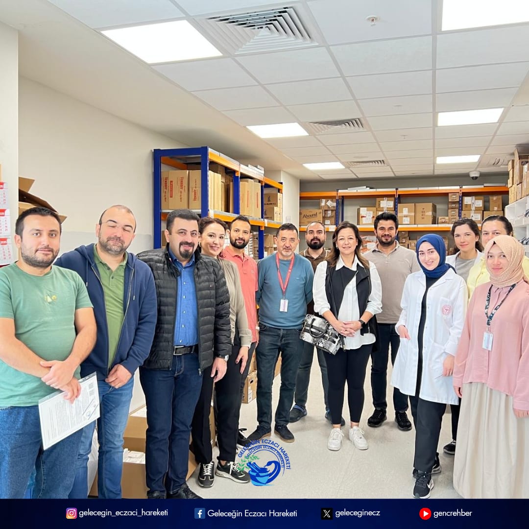 geleceginecz's tweet photo. 📌Geleceğin Eczacı Hareketi (GEL) Temsilcilerimiz, 14 Mayıs Eczacılık Günü'nde, Etlik Şehir Hastanesi’nde
Başeczacı Yener Kenar, Ecz.Sedat Çınar ve melektaşlarımızla bir araya geldi.

📌GEL Başkanımız Ecz. Bengü Demirtürk Can ve ekibimizin ziyaretinde hastane eczacılarımızın../. https://t.co/ZzSxGc5nih