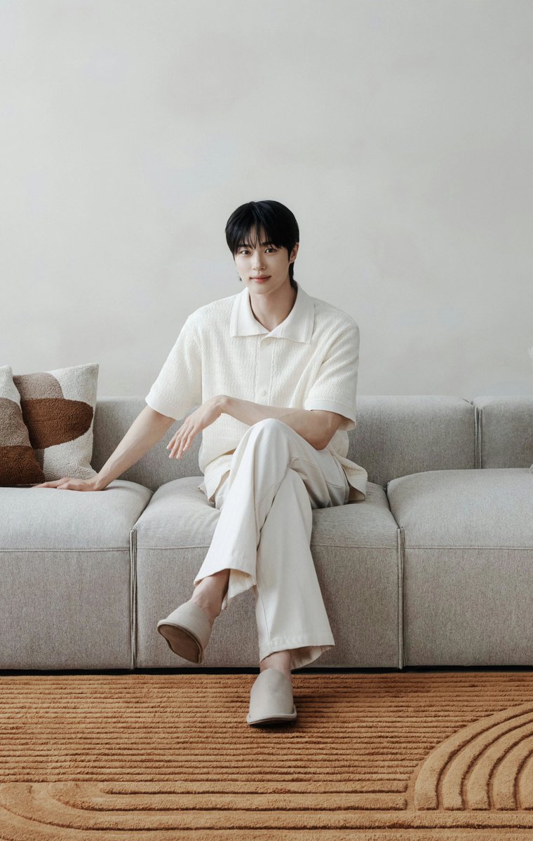 250522 일룸 블로그 풀로코 소파 고화질 #변우석 #ByeonWooSeok 

m.blog.naver.com/iloom_blog/223…