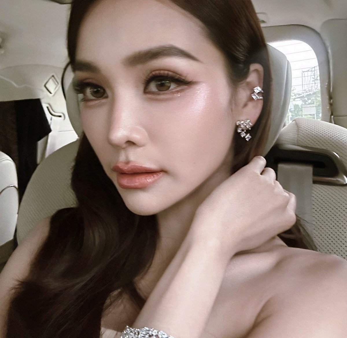 Engfa Waraha (ตัวจริง) tweet media