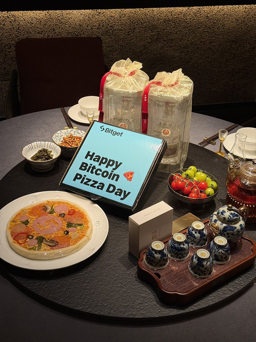 PIZZADAY 2010年5月，一位程序员用1万枚BTC买两份披萨，四天后交易成功。自此，它的故事 逐渐打响。#特朗普晚宴也定在今晚，孙哥也到了USA，收到了四个交易所的祝福。BTC、ETH、SOL一路长虹！ @HuobiGlobal  @binancezh @