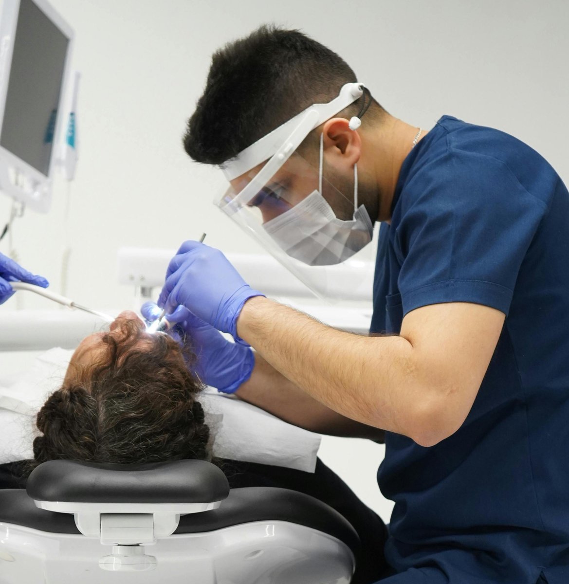 Kamudaki Diş Hekimleri, 2 Gün İş Bırakacak

Diş hekimleri, kamu hastanelerinde süren şiddet olaylarının, 10-15 dakikalık tedavi sürelerinin, düşürülen teşvik taban puanlarının, mobing gibi pekçok sorunlarının çözülmesini istiyor.

Detaylar haberimizde, dentiss.com/kamudaki-dis-h…