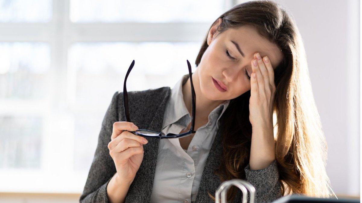 Casi el 40% de los trabajadores en España considera dejar su empleo por estrés o falta de conciliación. El equilibrio entre vida laboral y personal se vuelve esencial. Las empresas deben adaptarse para retener talento.
👉 equiposytalento.com
#Conciliación #BienestarLaboral