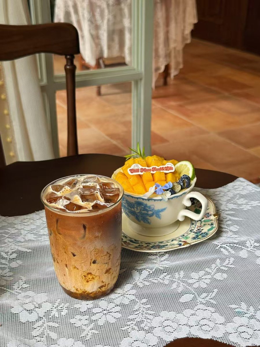 分享今日份下午茶，蛋糕配咖啡，你们喝了吗？☕️