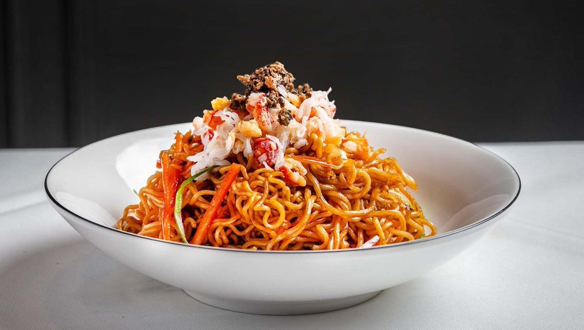 Fitzrovia’s 3 Gorges offers inventive takes on Chinese classics, from delicate xiao long bao to sweet and sour Ibérico pork. Explore this and other dining destinations in the current issue of Food and Travel. 

#foodandtravel #3gorges 

📷 RGN Production Ltd
🖊️ Alex Mead