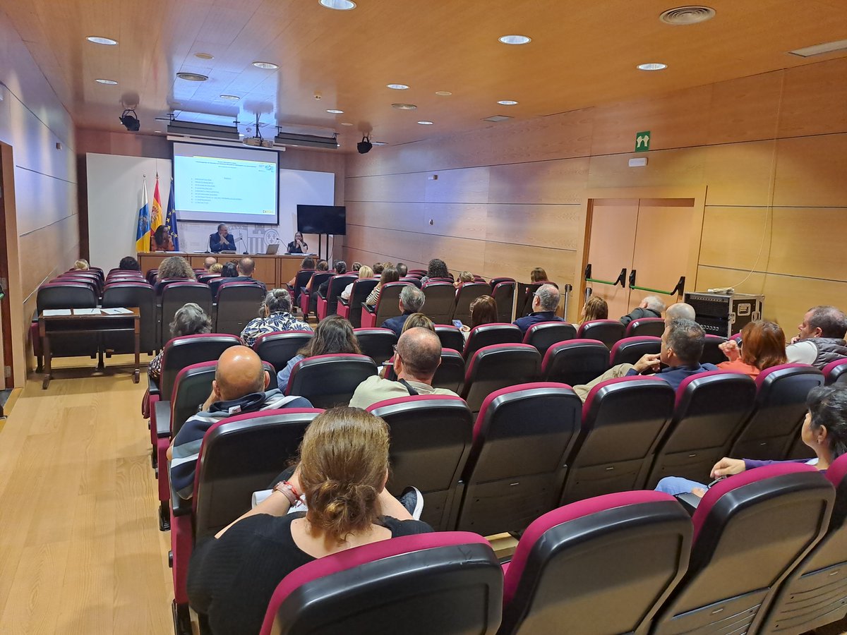 DgCanarias's tweet photo. 👩‍🏫Personal de centros educativos asiste hoy en @DgCanarias a una charla coloquio sobre homologaciones de estudios de sistemas educativos extranjeros👨‍🏫

👉La cita se enmarca en nuestra #SemanaAdministraciónAbierta #SAA2025 https://t.co/OnuFHn7YmI