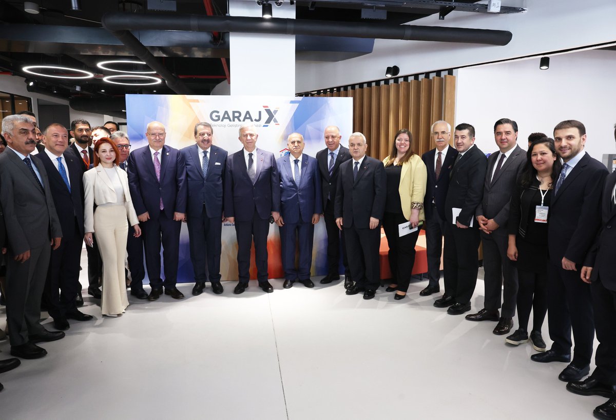 ATOkurumsal's tweet photo. Ankara Ticaret Odası Yönetim Kurulu Başkanı @GurselBaran, ATO, ASO, ATB ve TOBB ETÜ’nün iş birliği, KOSGEB’in desteği ve TOBB Ankara Genç Girişimciler Kurulu’nun koordinasyonuyla hayata geçen Garaj-X TEKMER’in ev sahipliğinde, Gen Türkiye ve Habitat Derneği’nin katkılarıyla gerçekleşen “Open House Meeting Ankara” etkinliğine katılarak bir konuşma gerçekleştirdi.

ATO Yönetim Kurulu Başkan Yardımcıları Temel Aktay ve Halil İbrahim Yılmaz ile Yönetim Kurulu Üyesi Adem Ali Yılmaz’ın da katıldığı programda Ankara Büyükşehir Belediye Başkanı Mansur Yavaş, TOBB ETÜ Rektörü Prof. Dr. Yusuf Sarınay, ASO Başkanı Seyit Ardıç, ATB Başkanı Faik Yavuz, OSTİM OSB Başkanı Orhan Aydın, OSTİM OSB Başkan Yardımcısı Sıtkı Öztuna, Gen Türkiye Başkanı Nevzat Aydın, Habitat Derneği Başkan Yardımcısı Bora Caldu, TOBB Ankara Genç Girişimciler Kurulu Başkanı Hakan Tarhan ve Kurul Üyeleri yer aldı.

@TOBBiletisim @ASOKurumsal @ankaratb06 @tobbetum @tobbankaraggk @garajxco @Kosgeb @ankarabbld @ostimosb @GENTurkiye @habitatdernegi  

@temelaktay @halilibrahimy_ @ademaliyilmaz @hakan_tarhan @mansuryavas06 @ysarinay @seyit_ardic @zagortenay @boracaldu @suleymanekinci4