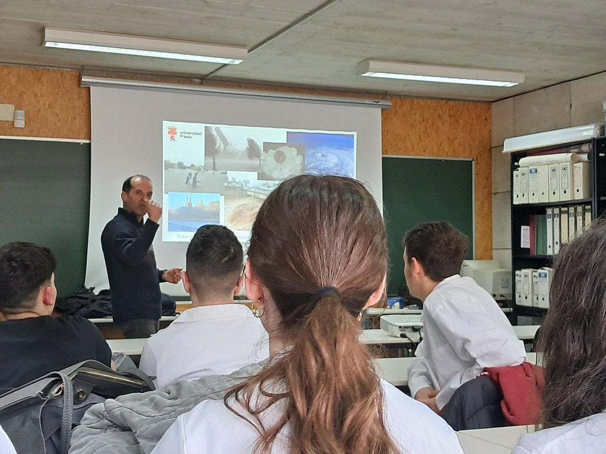 🌦️📈 ¿Podemos predecir el clima del futuro si ni siquiera acertamos con el tiempo del fin de semana? ❄️🌍
#BIE #BIE1 #tallerfísica #meteorología #somosBIEsomosCiencia #ieslossauces #benavente #unileon <a href="/ieslossauces/">ies los sauces</a> @unileon_es