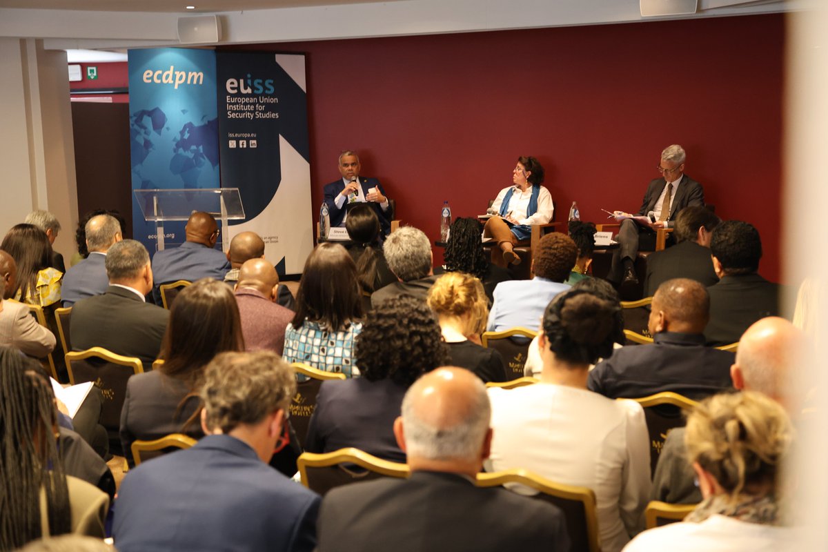 EU_ISS's tweet photo. @Ross_Marangio .@eu_eeas Mathieu Briens &amp; @steveplalande (moderated by @virginiamucchi) debriefed the main outcomes of the #EUAU Ministerial meeting with a view at the next steps in the partnership.
#AUEU25 #AfricaEU https://t.co/9g7netEOwk