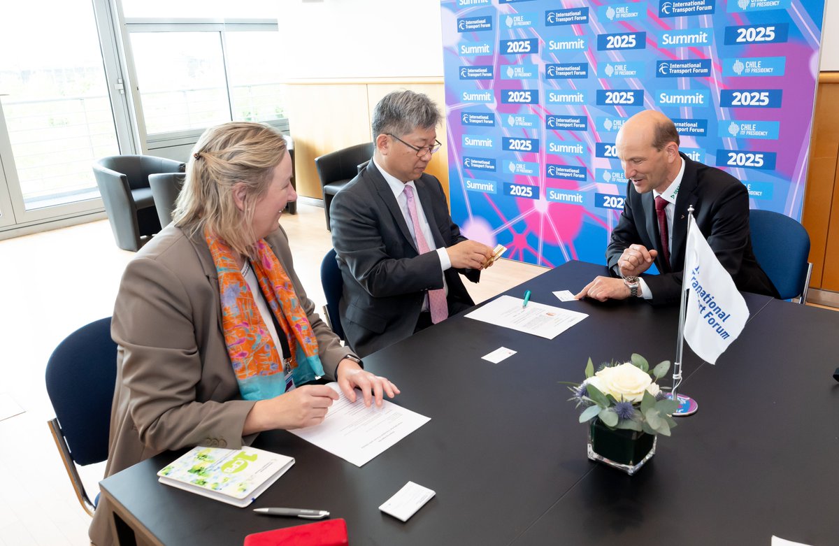 Young Tae KIM π (@young_t_kim) on Twitter photo I am also grateful for the support of our sponsors, who help ensure #ITF25 fulfils its role as the premier global event for transport policy.
It was great to exchange ideas with Christoph Nolte, Executive VP at @Dekra_Konzern, a valued partner of <a href="/ITF_Forum/">International #Transport Forum π</a>. I am also grateful for the support of our sponsors, who help ensure #ITF25 fulfils its role as the premier global event for transport policy.
It was great to exchange ideas with Christoph Nolte, Executive VP at @Dekra_Konzern, a valued partner of <a href="/ITF_Forum/">International #Transport Forum π</a>.
