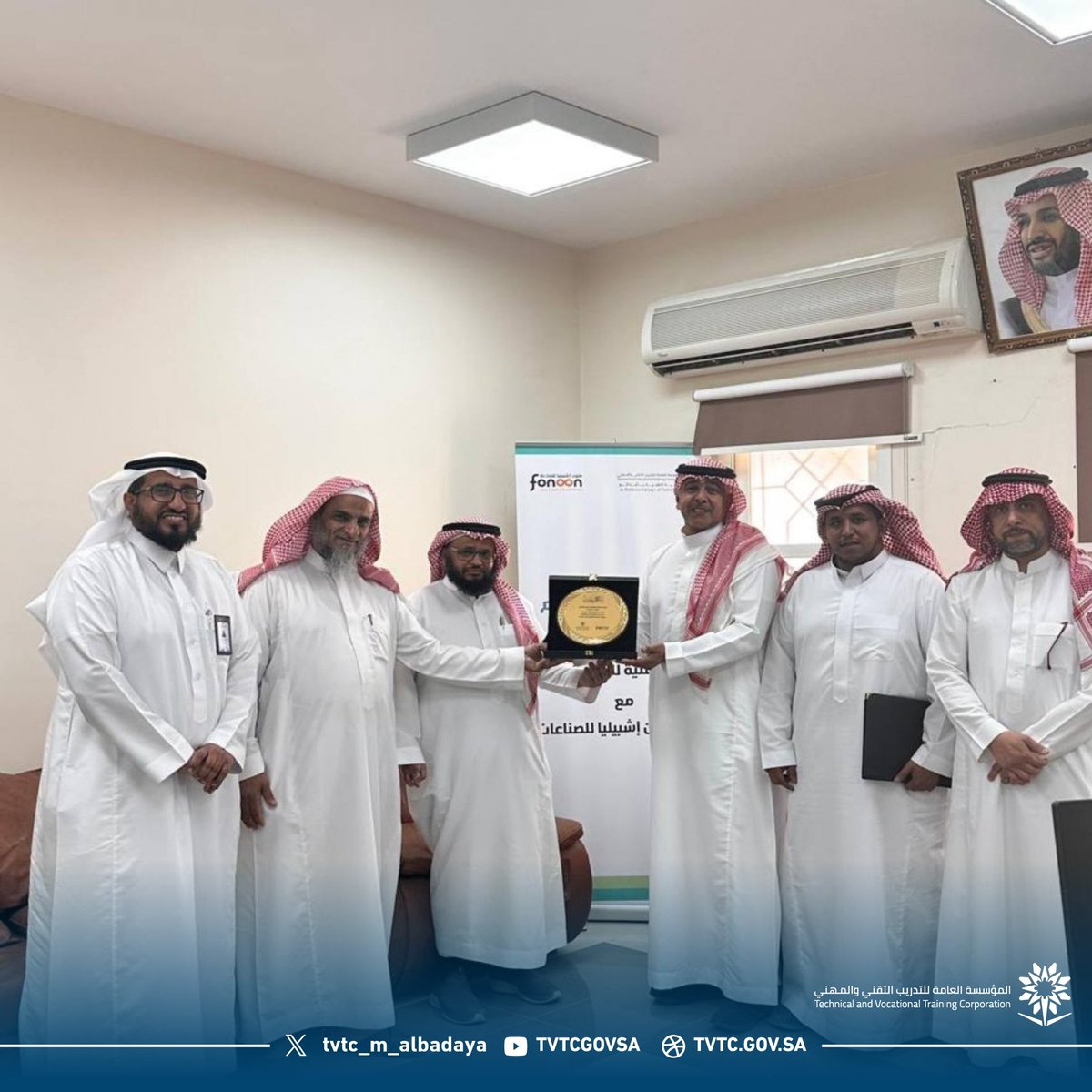 tvtc_m_albadaya's tweet photo. وقعت الكلية والمعهد الصناعي الثانوي  بالبدائع اتفاقية توظيف مباشر مع  مصنع فنون اشبيليا للصناعات  في محافظة البدائع لتوظيف ٥٠ خريج من الكلية والمعهد في عدة تخصصات وقدم سعادة عميد الكلية شكره وتقديره للمصنع مثمنا جهودهم في توظيف الخريجين 
#التدريب_التقني
#التدريب_التقني_بالقصيم https://t.co/PATVG9j3VJ