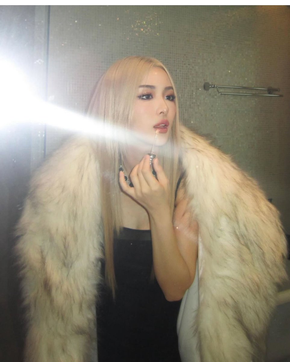 instagram.com/dress.byg
#fur #furcoat #furfetish #sexy #woman #ThickFurThursday #ThursdayVibes