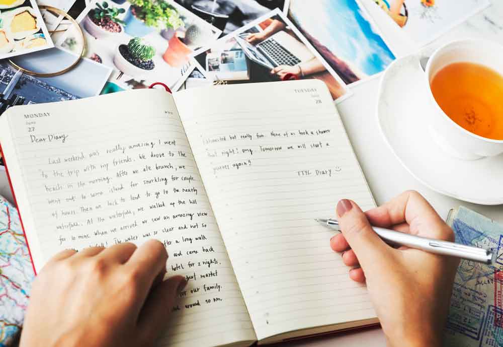 PayelEliza's tweet photo. I've been writing a diary for 27 days straight, just 3 more days to go to complete a month https://t.co/CtL6smVoWK