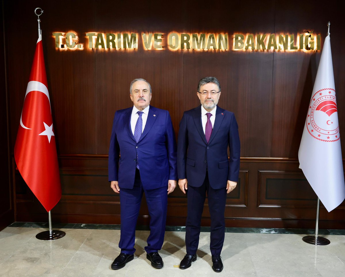 M. Salim ENSARİOĞLU (@salimensarioglu) on Twitter photo Tarım ve Orman Bakanımız Sayın İbrahim Yumaklı’yı makamında ziyaret ettik.
Sayın Bakanımıza nazik misafirperverliği ve samimi ilgisi için teşekkür ediyorum.
<a href="/ibrahimyumakli/">İbrahim Yumaklı</a>
<a href="/TCTarim/">T.C. Tarım ve Orman Bakanlığı</a> Tarım ve Orman Bakanımız Sayın İbrahim Yumaklı’yı makamında ziyaret ettik.
Sayın Bakanımıza nazik misafirperverliği ve samimi ilgisi için teşekkür ediyorum.
<a href="/ibrahimyumakli/">İbrahim Yumaklı</a>
<a href="/TCTarim/">T.C. Tarım ve Orman Bakanlığı</a>