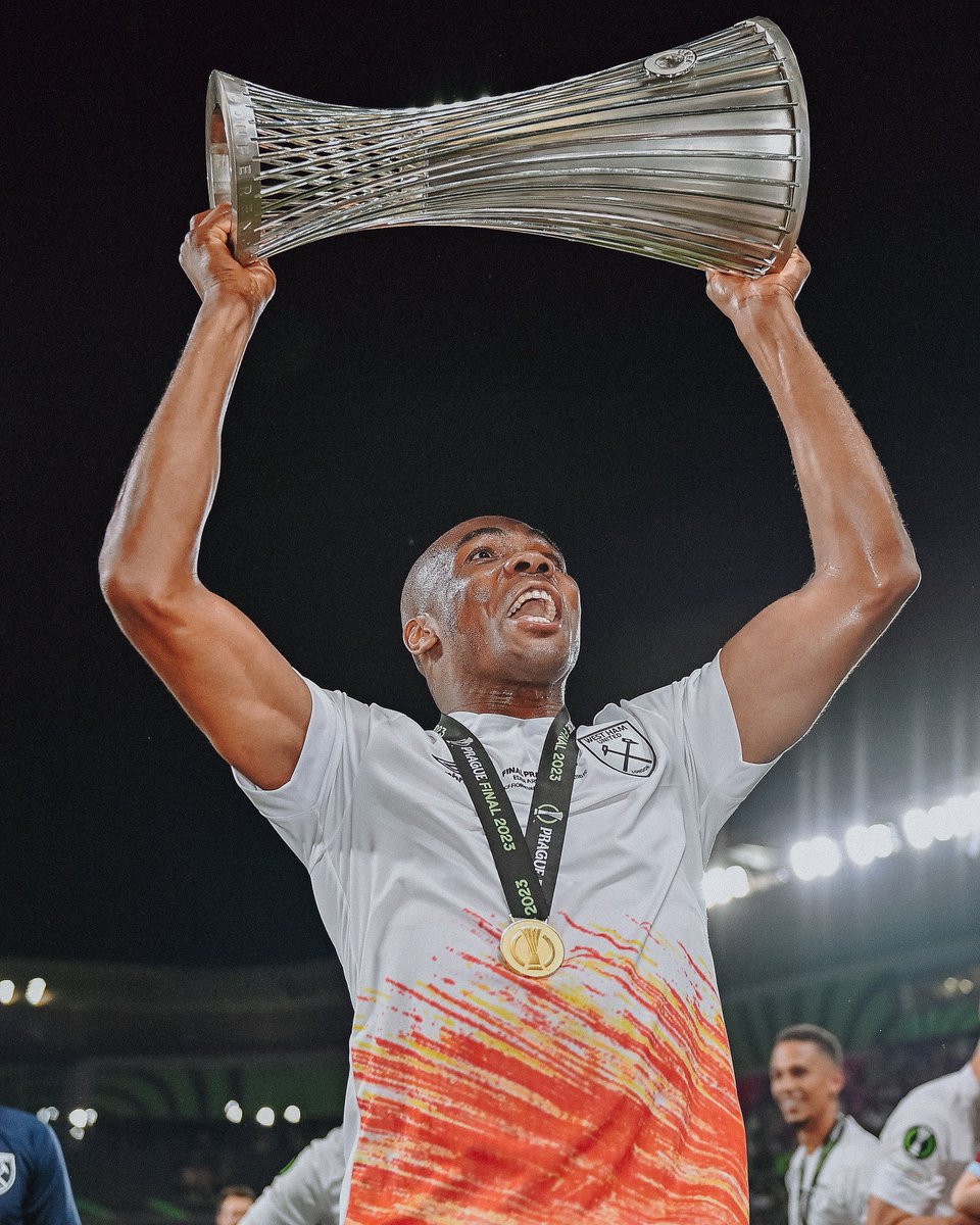 WestHam's tweet image. Wishing Oggy a happy birthday today ❤️⚒️