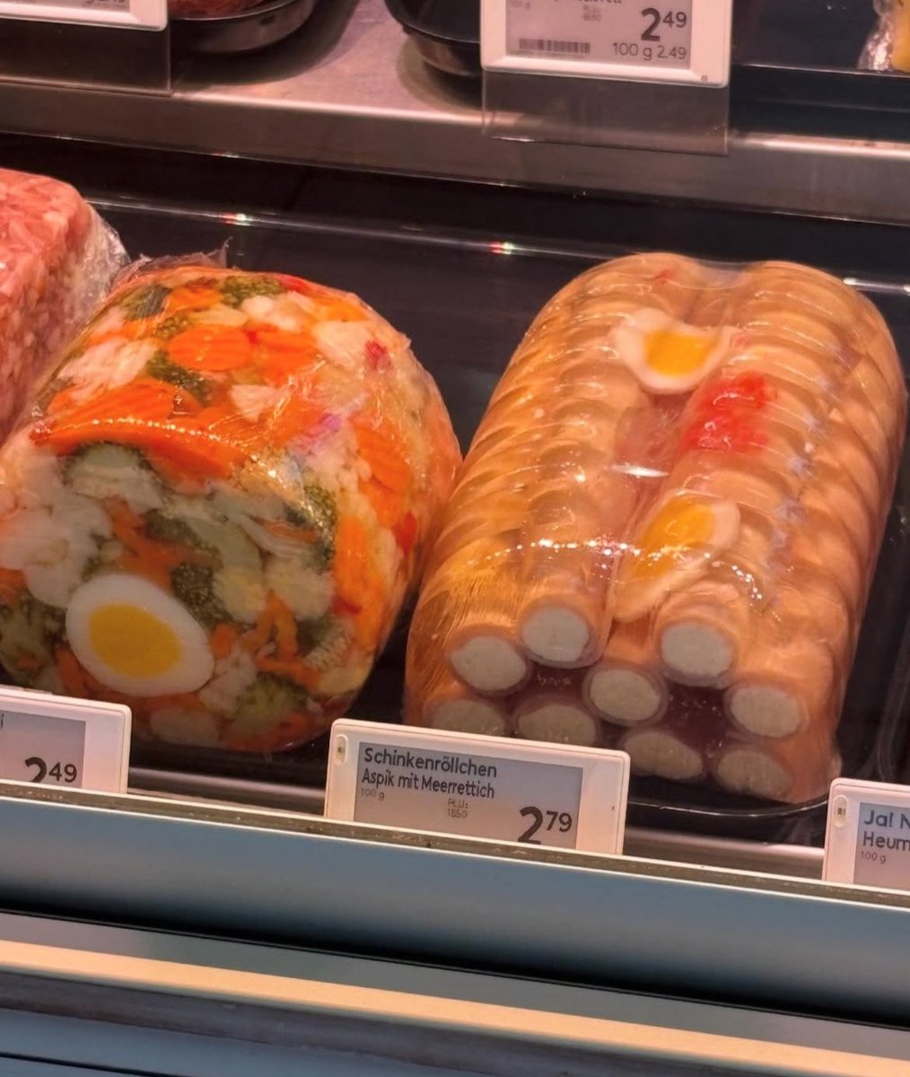 Deutsche essen sowas aber müssen in Fahrtrichtung sitzen weil die sich sonst übergeben müssen