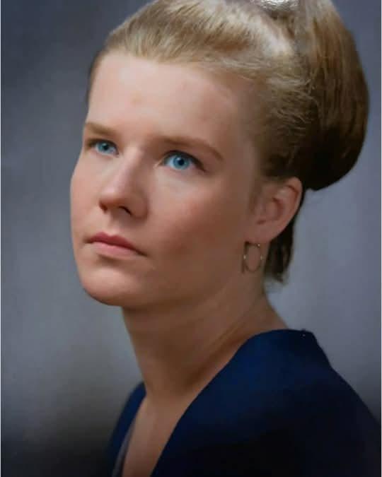 PC86336224's tweet photo. I'm old enough to recognize this woman? I wonder how many of you know who this is? https://t.co/lCugMFozGx
