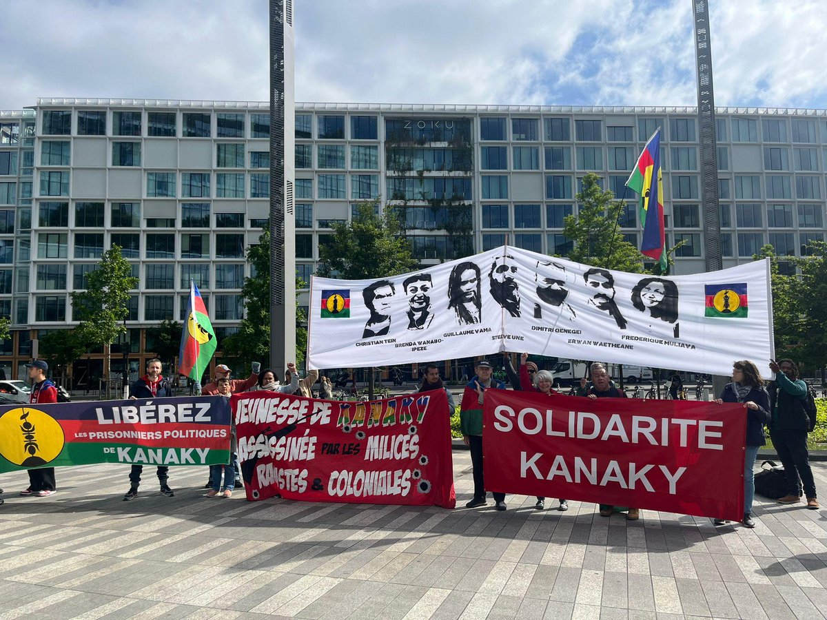 Nous étions rassemblé•es ce matin devant le tribunal de Paris en solidarité avec Brenda Wanabo, auditionnée aujourd'hui pour les révoltes de mai 2024 en Kanaky.
Prochain rassemblement de solidarité avec les prisonniers politiques: le mardi 27 mai à 9h devant le tribunal de Paris