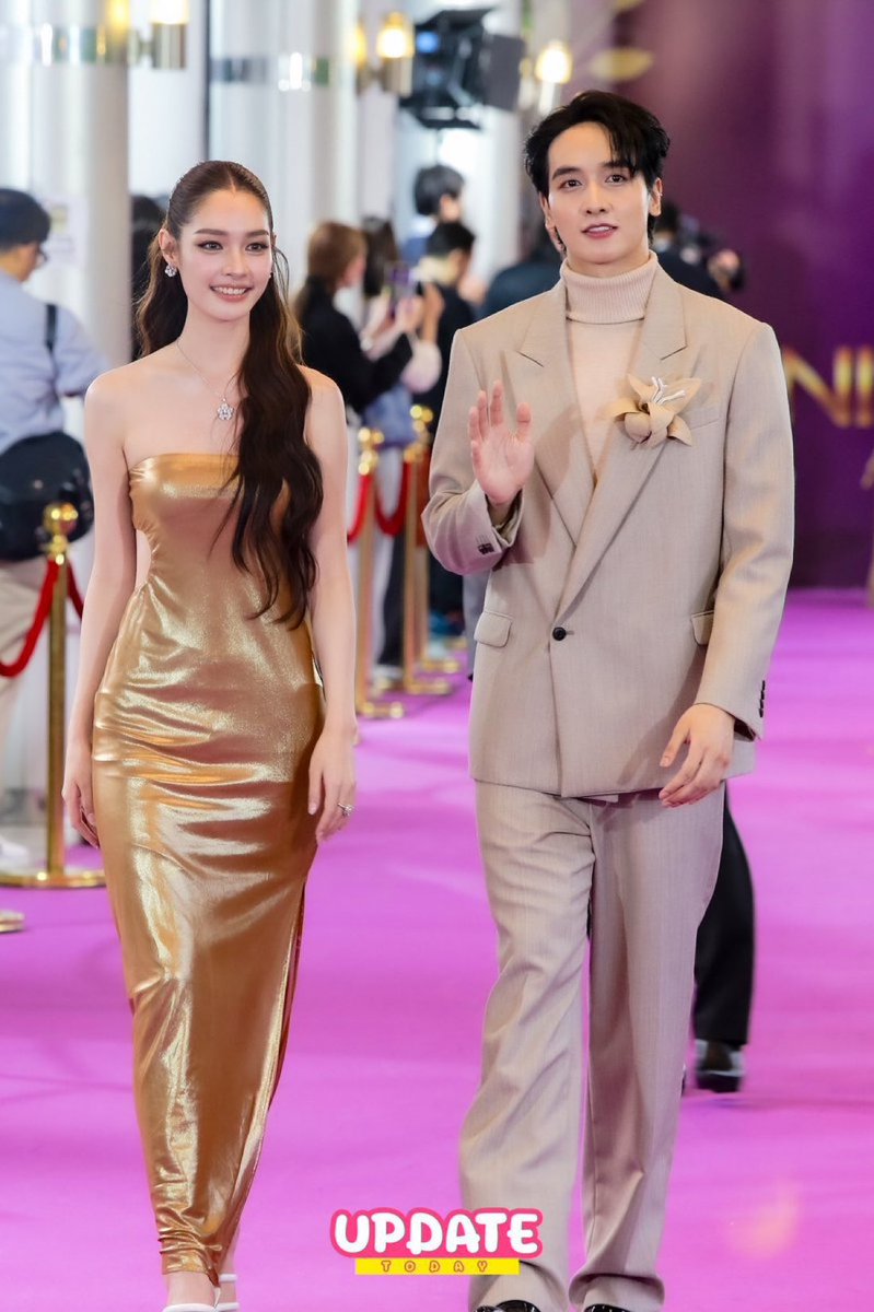 minmypm_22's tweet photo. ไม่รู้ใครจะคว้ารางวัล แต่รู้แน่ๆ ว่าใจโอนี่โดนคว้าไปตั้งแต่เห็นพีคมิ้นท์แล้ว

PEAKMINT AT 9ENT AWARDS
#พีคมิ้นท์คู่จิ้นRisingStar https://t.co/nUWmwHgSQ4