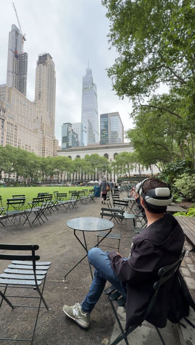 ArkioHQ's tweet image. 🎥 Sneak peek from NYC: Johan took Arkio on a walk through New York — building and testing in Mixed Reality from the Hudson to Bryant Park. Arkio turned heads at KPF Tech Week and beyond.#KPFTechWeek #ArkioInNYC #ArchitectureTech #NYC