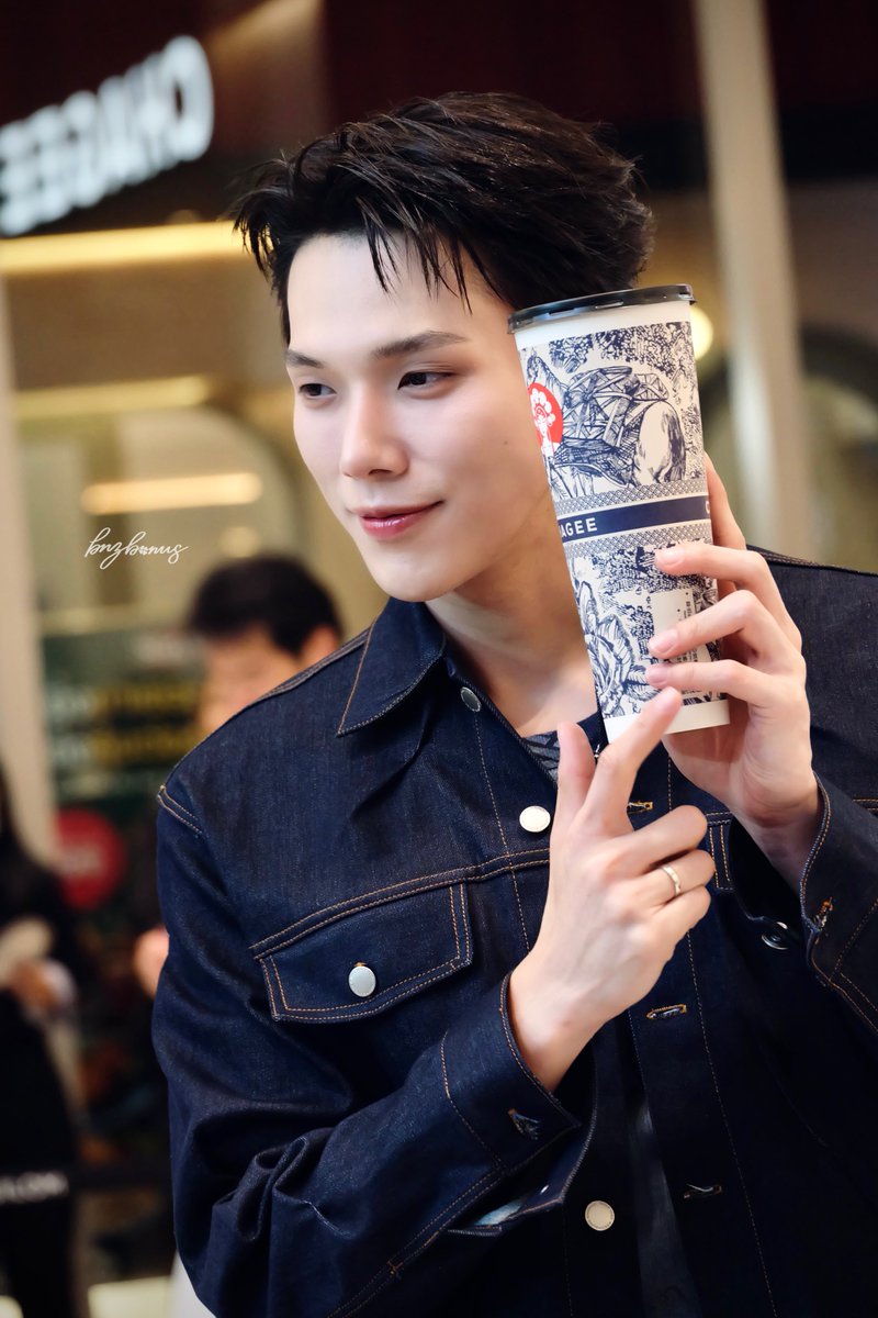 latibule1230's tweet photo. น้อนชาจียิ้มหวานให้เหมือนพิอู๋หน่อยซิ~~

CHAGEE GRAND OPENING WITH DAOU
#CHAGEExDAOU 
#ต้าห์อู๋ #oueiija #DAOU https://t.co/m2hmp7el07