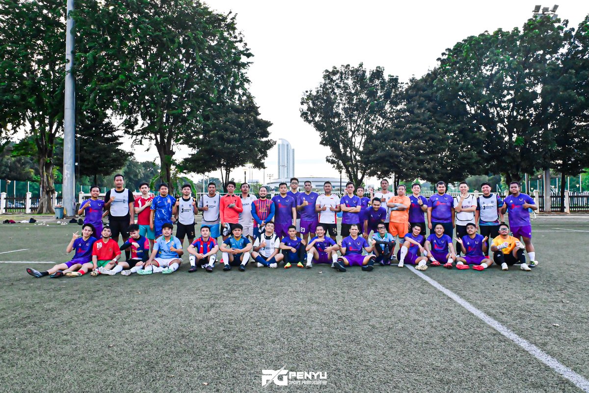 HerwinNaga8's tweet photo. Sore hari yg cerah membara membuat Trio Ribak Sude cukup ngap 🌞 #HS8 @pangeransiahaan @4rn4n 

NNFC Football Internal Games 
🗓  Senin 12 Mei 2025
📍  Rugby Field GBK
#NewNormalFC #Football https://t.co/zFVimRRnsr