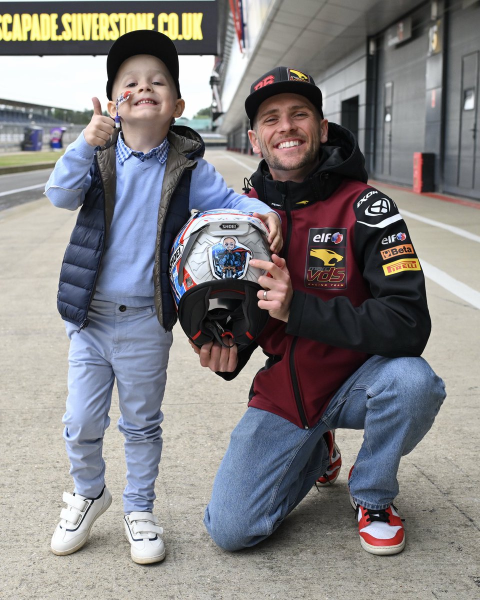MotoGP's tweet image. Carrying Luca Guintoli, a brave young warrior, on the helmet and raising funds with Young Lives vs Cancer this weekend ❤️

#BritishGP 🇬🇧