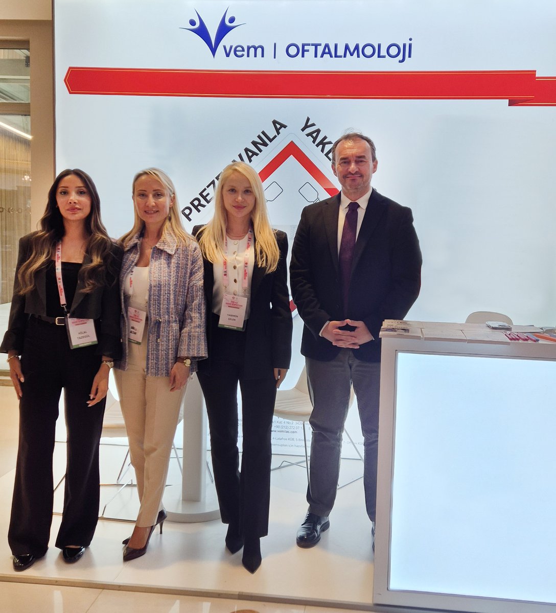 vem_ilac's tweet image. Oftalmoloji Ekibimiz, 47. TOD Bahar Sempozyumu’nda yer aldı.Maküla hastalıklarına odaklanan bu bilimsel etkinlikte, güncel gelişmeleri takip ederken çözümlerimizi sağlık profesyonelleriyle paylaşma fırsatı bulduk.
#VEMİlaç #Oftalmoloji #Ocunet