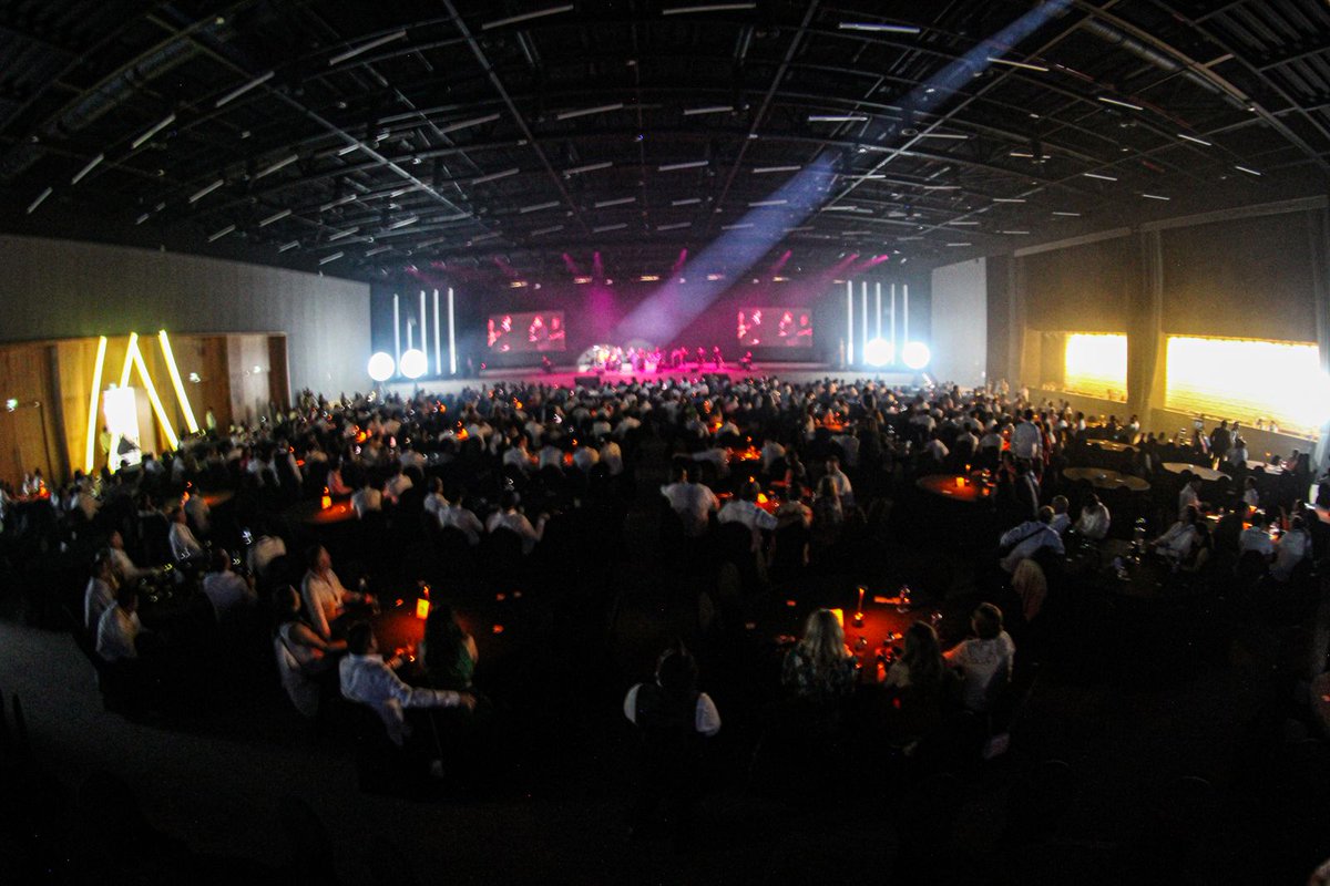 onexponacional (@onexponacional) on Twitter photo Una noche inolvidable en la cena de bienvenida de #OCE2025 con el talento de <a href="/COQUEMUNIZ/">Jorge Muñíz G</a> y <a href="/carlos_cuevas/">CARLOS CUEVAS</a>.
Música, elegancia y grandes momentos para dar inicio a esta gran experiencia. Una noche inolvidable en la cena de bienvenida de #OCE2025 con el talento de <a href="/COQUEMUNIZ/">Jorge Muñíz G</a> y <a href="/carlos_cuevas/">CARLOS CUEVAS</a>.
Música, elegancia y grandes momentos para dar inicio a esta gran experiencia.