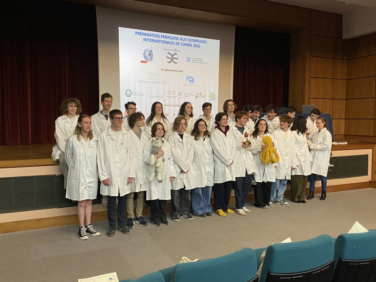 Félicitations à nos lauréats !

La cérémonie des Olympiades Internationales de Chimie s'est déroulée samedi 17 mai au Lycée Louis-le-Grand.

L'UPS est fière de soutenir cette initiative de <a href="/Sciences_Ecole/">Sciences à l'École</a> et remercie les professeurs des différents centres pour leur engagement !