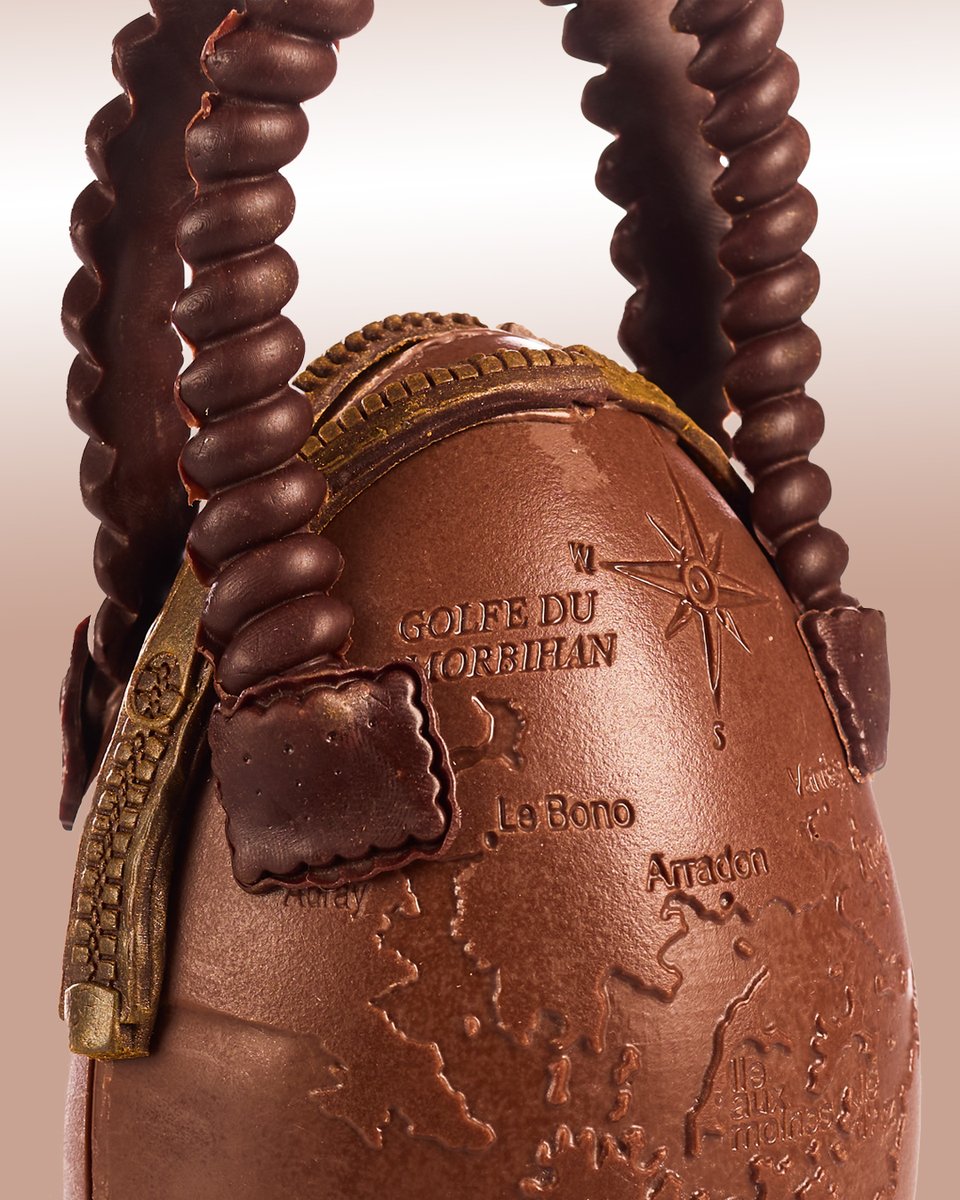 Golfe du Morbihan pour une élégance inédite et très gourmande. Le plus précieux des sacs pour Maman. #fêtedesmères
Une création très chocolatée et tjs avec ses pépites de caramel au beurre salé. Une gourmandise irrésistible dans ttes nos boutique.
#Vannes AlainChartier morbihan