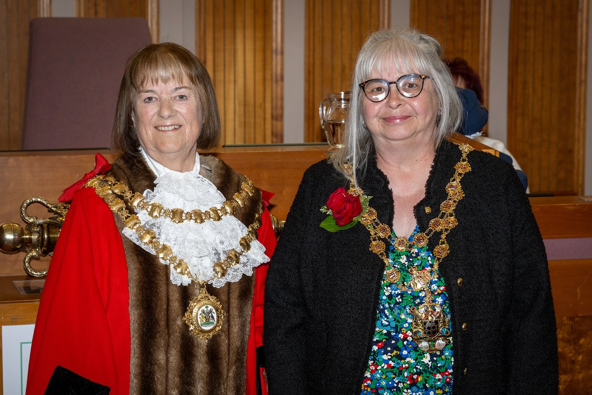 NEWS: The new Mayor of Wigan Borough, Councillor Jenny Bullen, received her chain of office this week. Councillor Anne Collins will serve as deputy mayor for 2025/26. 
For more information about the role of the mayor, visit: orlo.uk/mayoralty_ltLyk