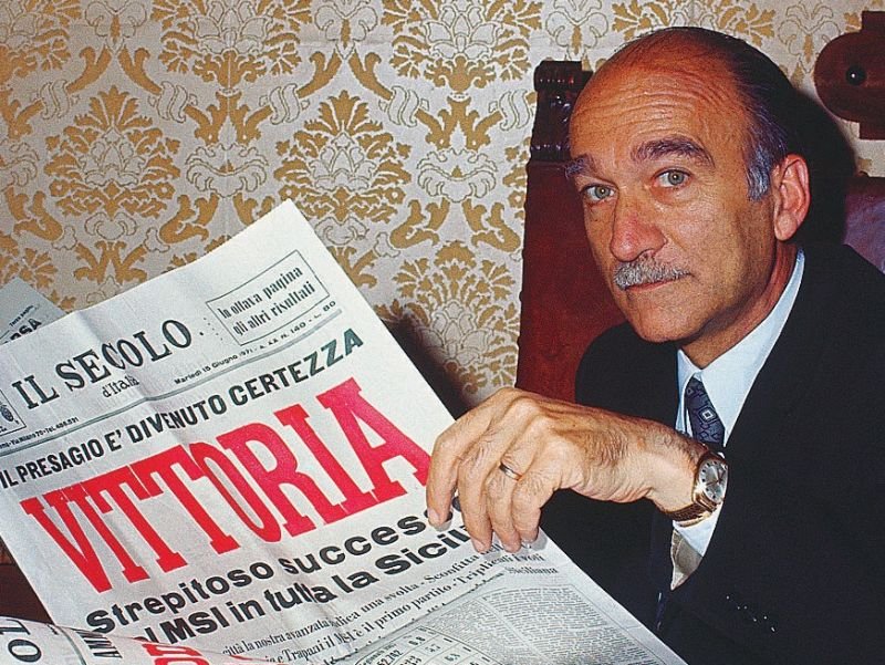 Omaggio a Giorgio Almirante: Un Leader, un Ideale, una Storia

Il 22 maggio 1988, esattamente 37 anni fa, l’Italia perdeva una delle figure più carismatiche e controverse della sua storia politica: Giorgio Almirante. Leader storico del Movimento Sociale Italiano (MSI), Almirante